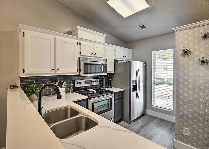 Hinesville Condo: Grill, 4 Mi To Fort Stewart