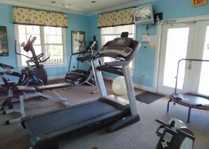Q4 Professionally Decorated Upstairs Beautiful Soothing Colors Close To Back Pool
