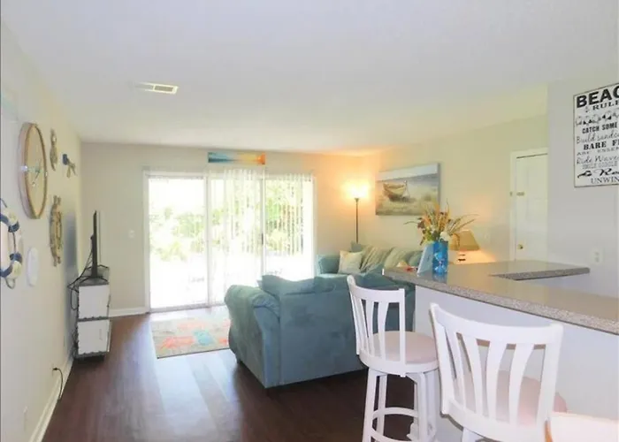 T15 Downstairs Beachy Quiet King Bed