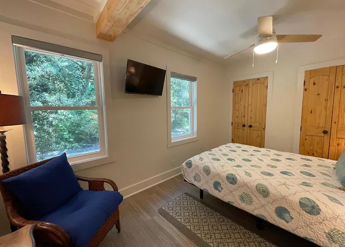 Tree Spirit Retreat - 4310 Third Street
